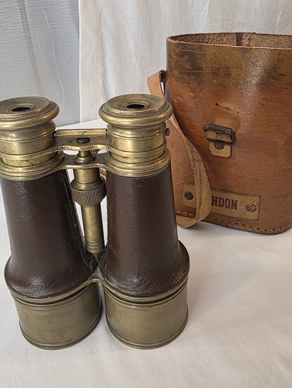 Vintage Theatre Campagne Opera Binoculars with Leather Case